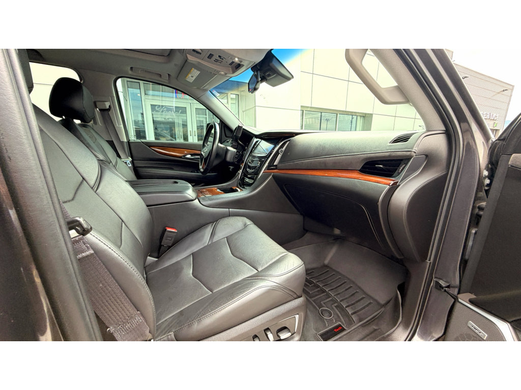 Used 2016 Cadillac Escalade Premium AWD/4WD image 9