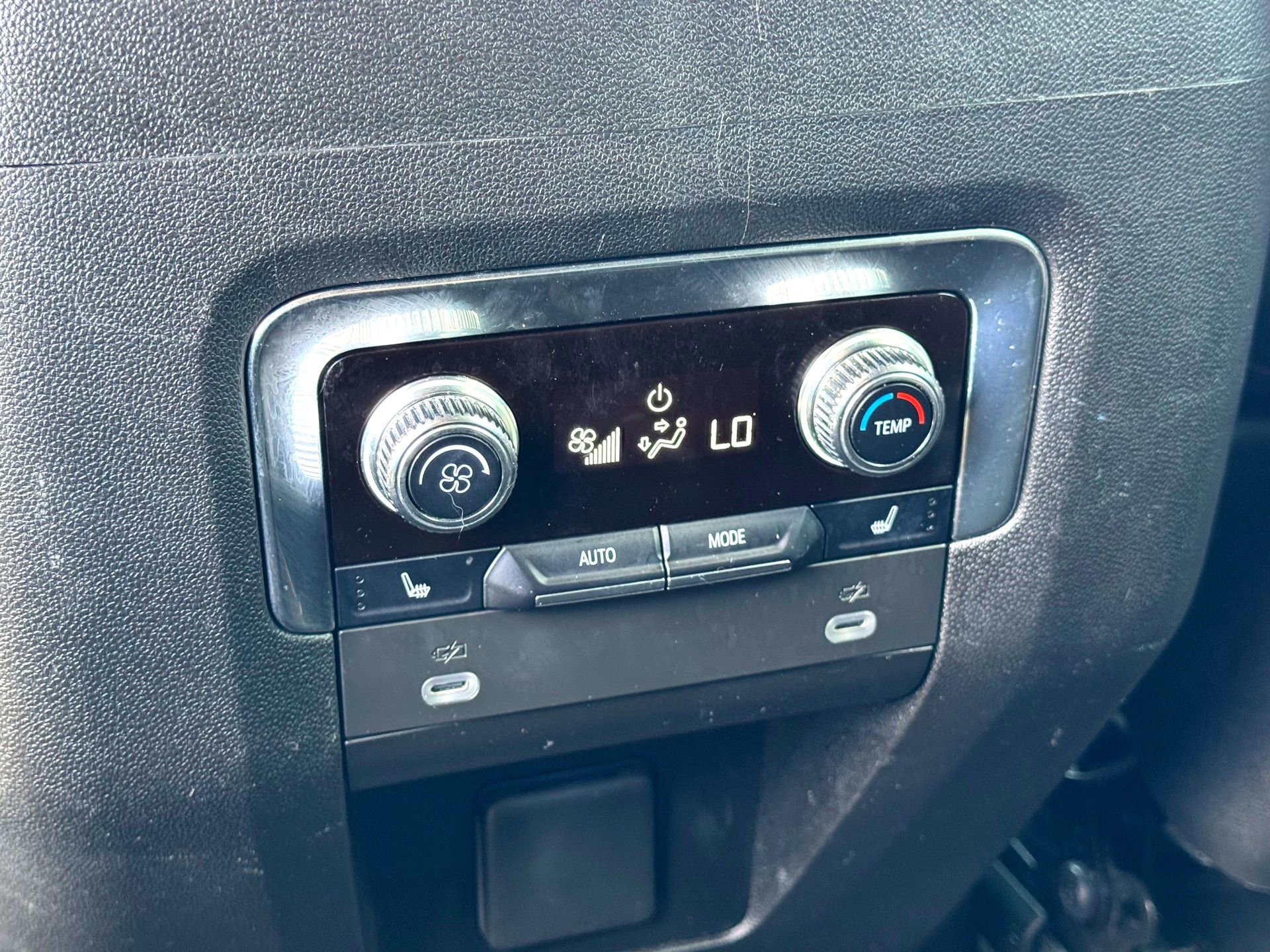 Used 2023 GMC Yukon AT4 w/ Technology Package image 22