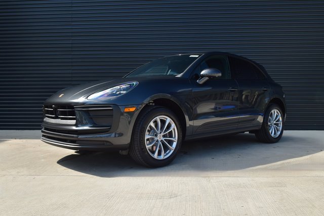 Certified 2025 Porsche Macan image 1