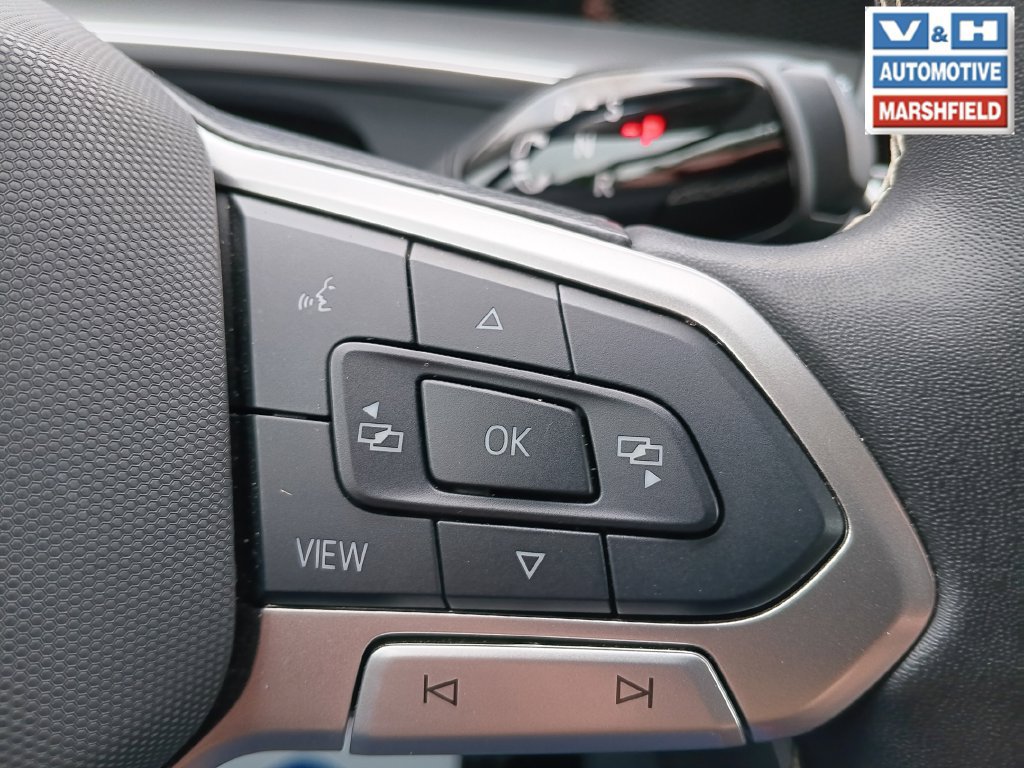 Used 2026 Volkswagen Tiguan SE AWD/4WD image 7