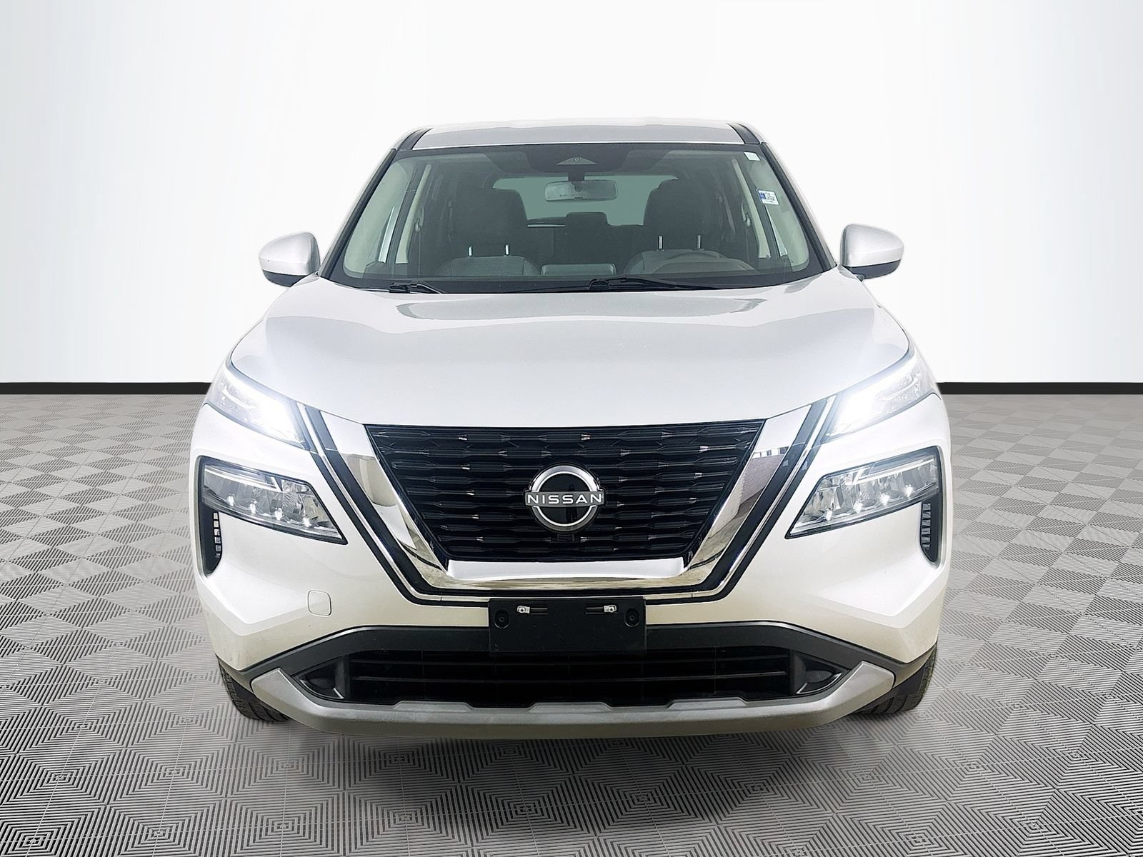Used 2023 Nissan Rogue SV AWD/4WD image 2