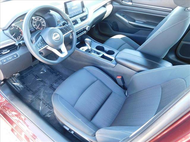 Used 2025 Nissan Altima 2.5 SV FWD image 16