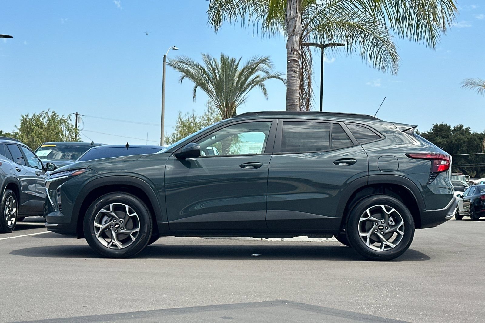 New 2026 Chevrolet Trax LT w/ Sunroof Package FWD image 7