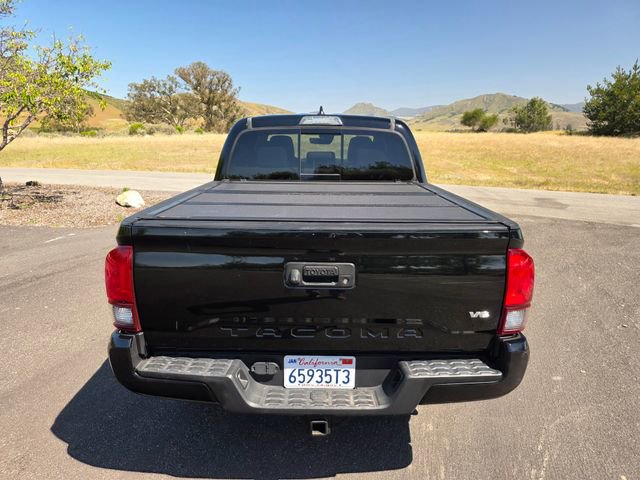 Used 2018 Toyota Tacoma TRD Sport AWD/4WD image 16