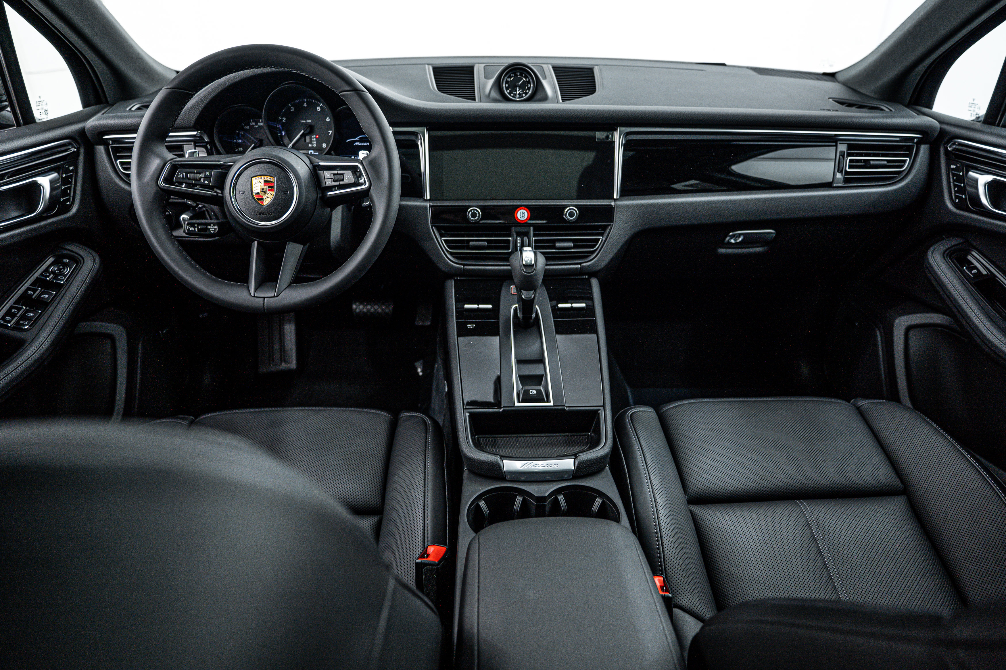 Certified 2026 Porsche Macan AWD/4WD image 12