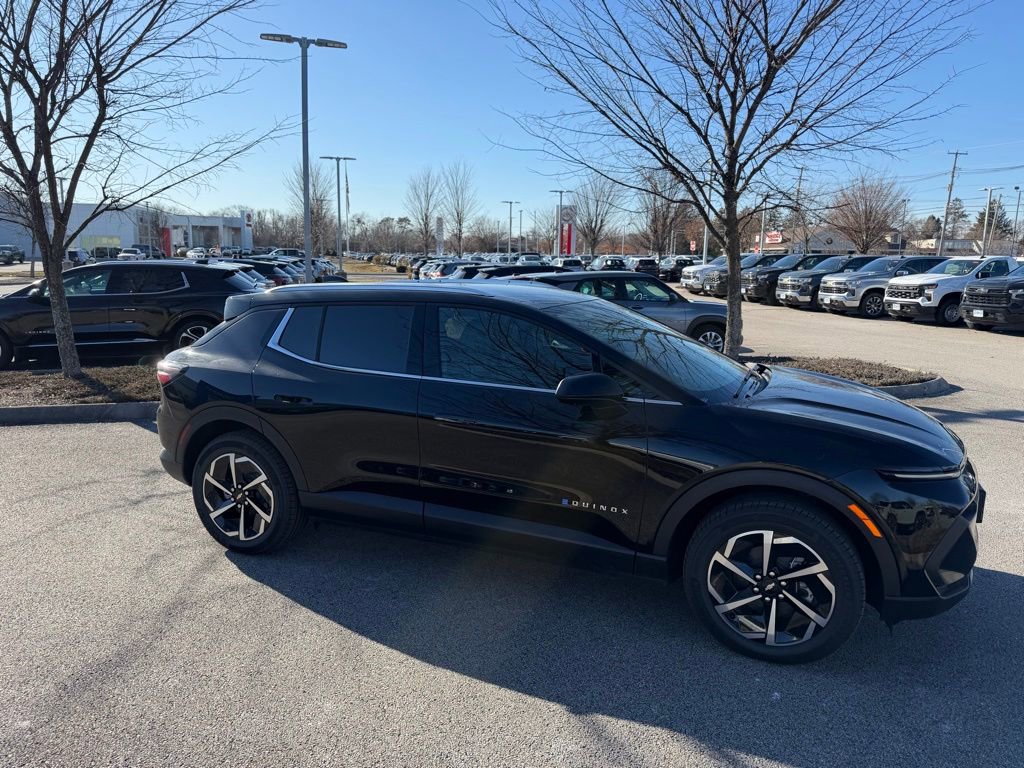 New 2026 Chevrolet Equinox EV LT AWD/4WD image 4