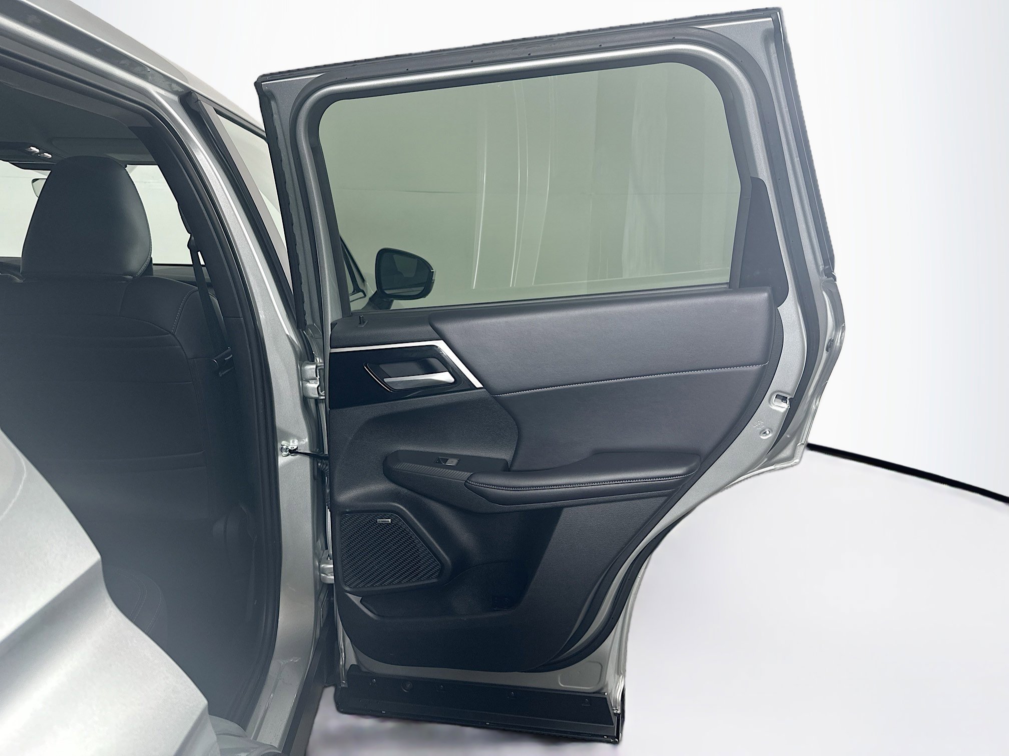 Used 2025 Mitsubishi Outlander SE image 32