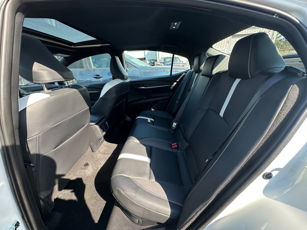 Used 2025 Toyota Camry SE w/ Convenience Package image 24