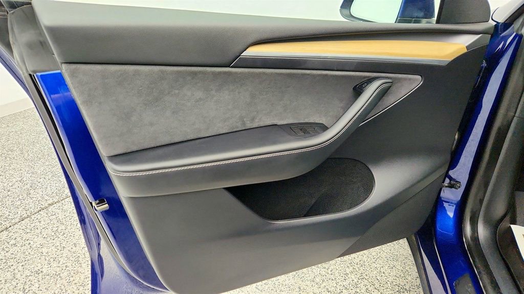 Used 2023 Tesla Model Y AWD image 11