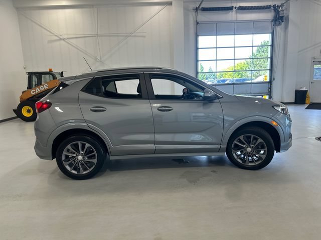 Used 2023 Buick Encore GX Select w/ Sport Touring Package AWD/4WD image 4