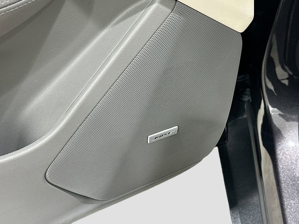 Used 2018 Cadillac XT5 Luxury w/ Driver Awareness Package image 19