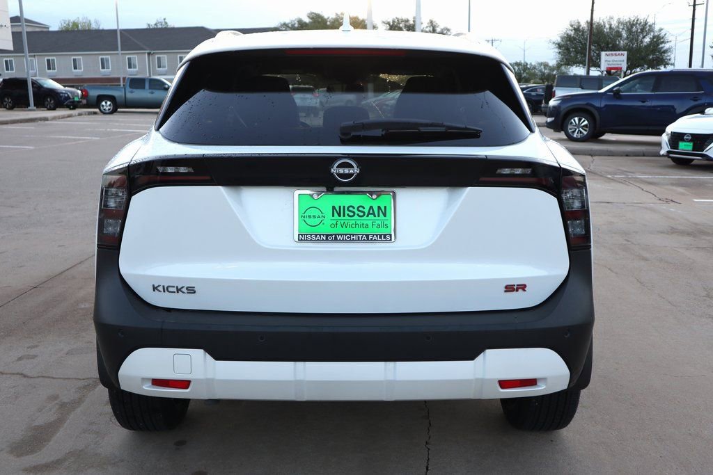 New 2025 Nissan Kicks SR image 7