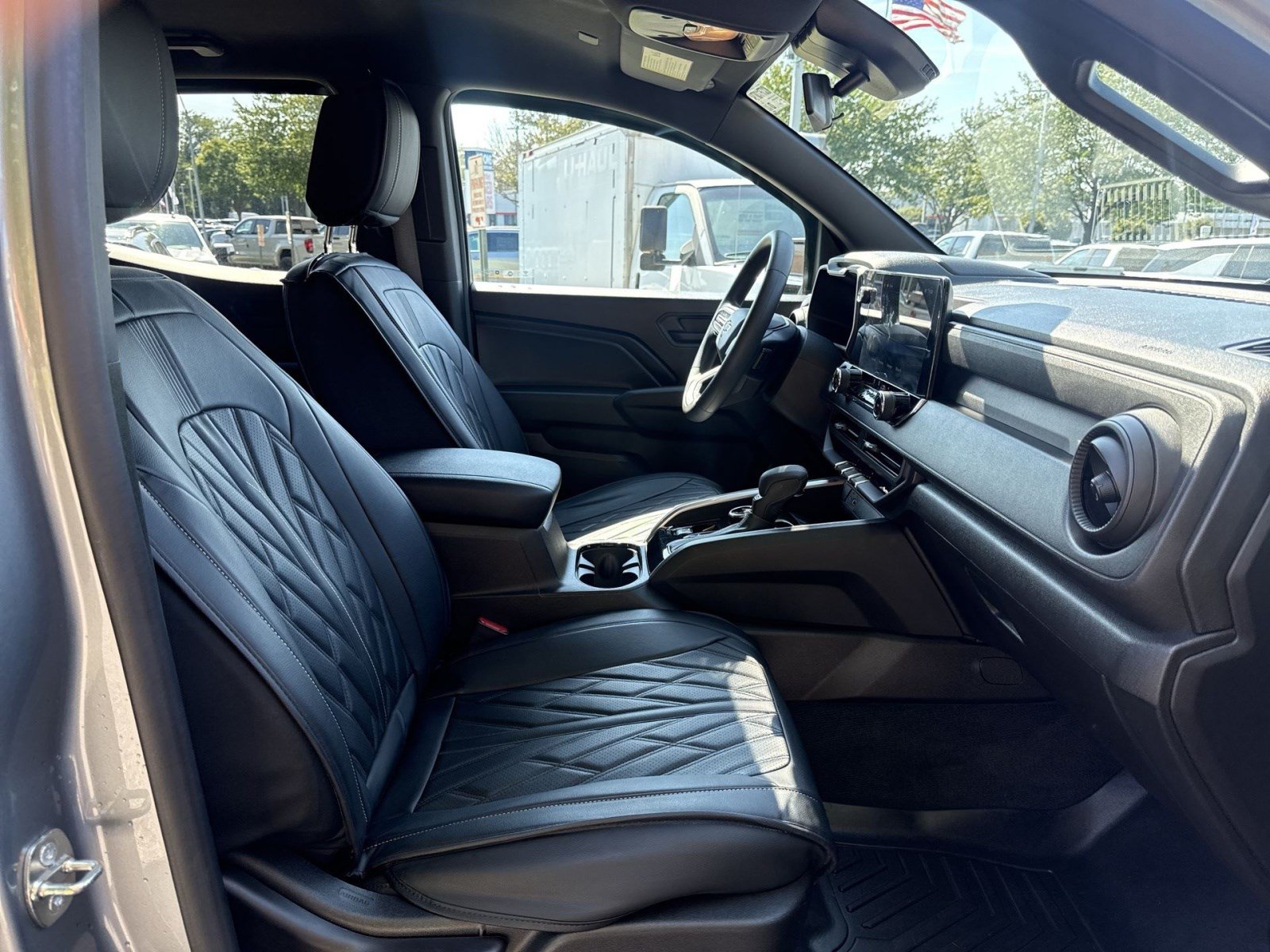 Used 2023 Chevrolet Colorado Trail Boss w/ Technology Package AWD/4WD image 24