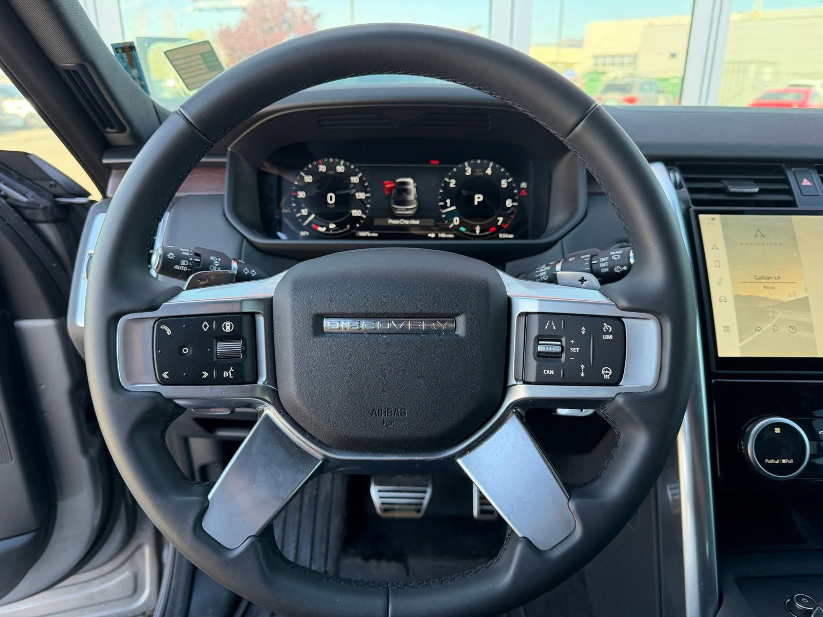 Used 2025 Land Rover Discovery Dynamic SE image 10