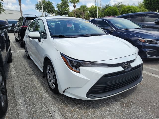 Used 2025 Toyota Corolla LE FWD image 3