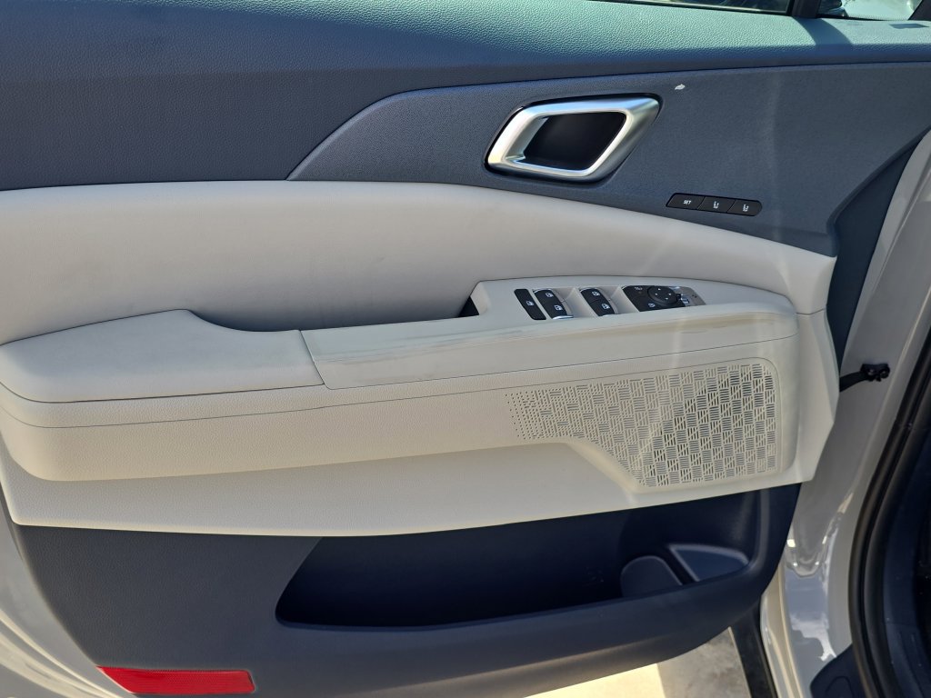 New 2026 Kia Carnival EX FWD image 19