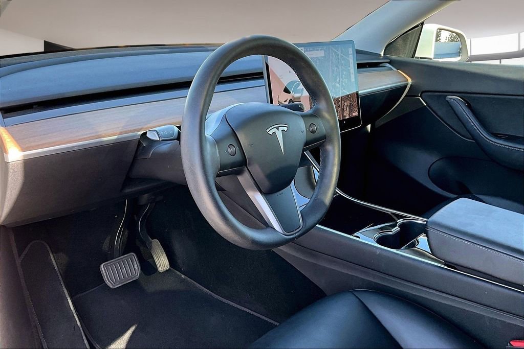 Used 2021 Tesla Model Y Long Range image 15