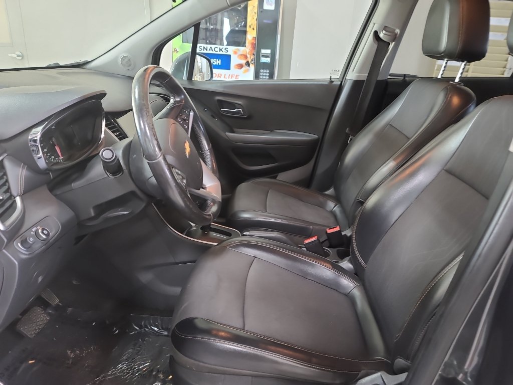 Used 2018 Chevrolet Trax LT w/ LT Convenience Package AWD/4WD image 8