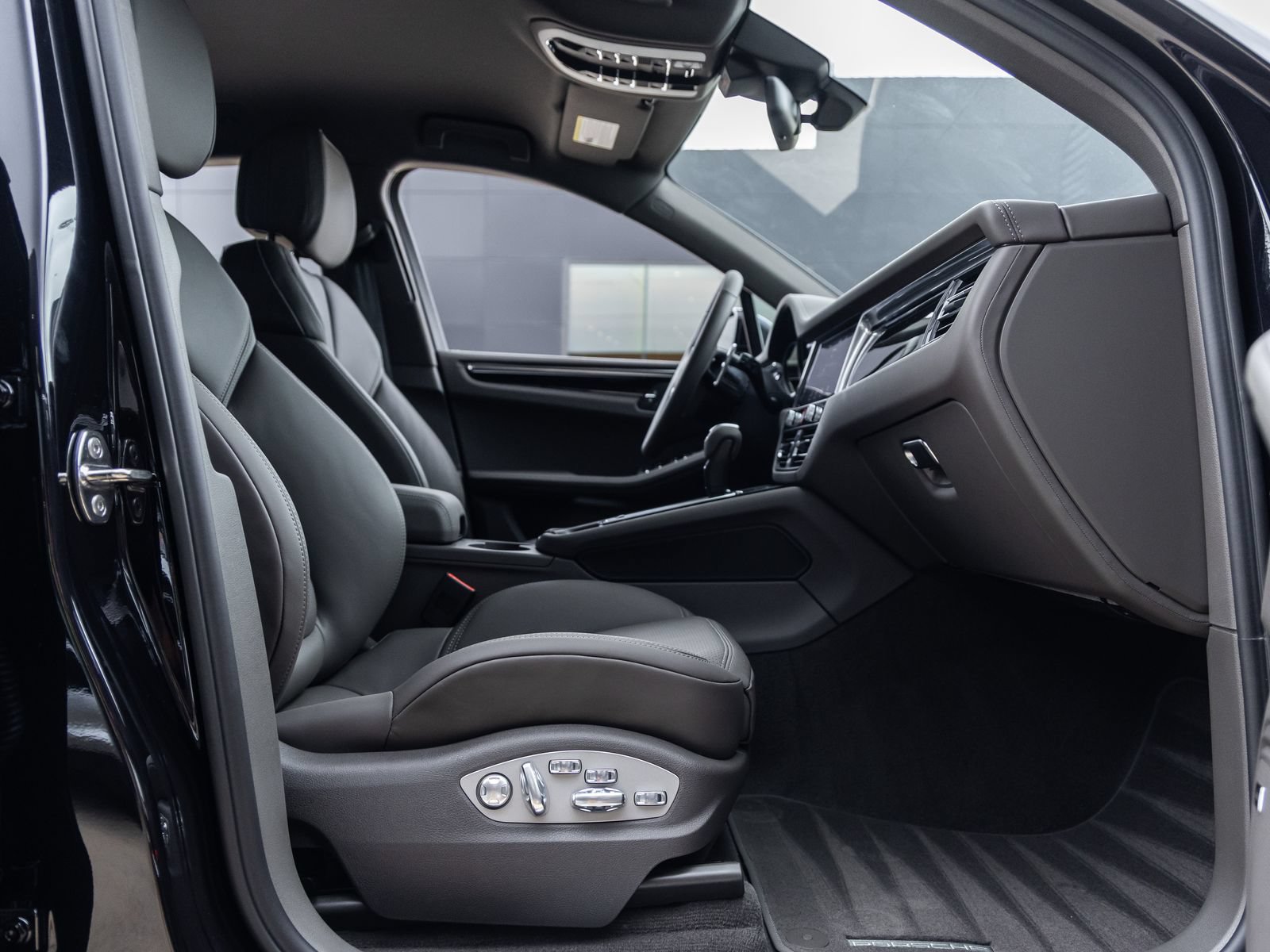 New 2026 Porsche Macan S AWD/4WD image 41