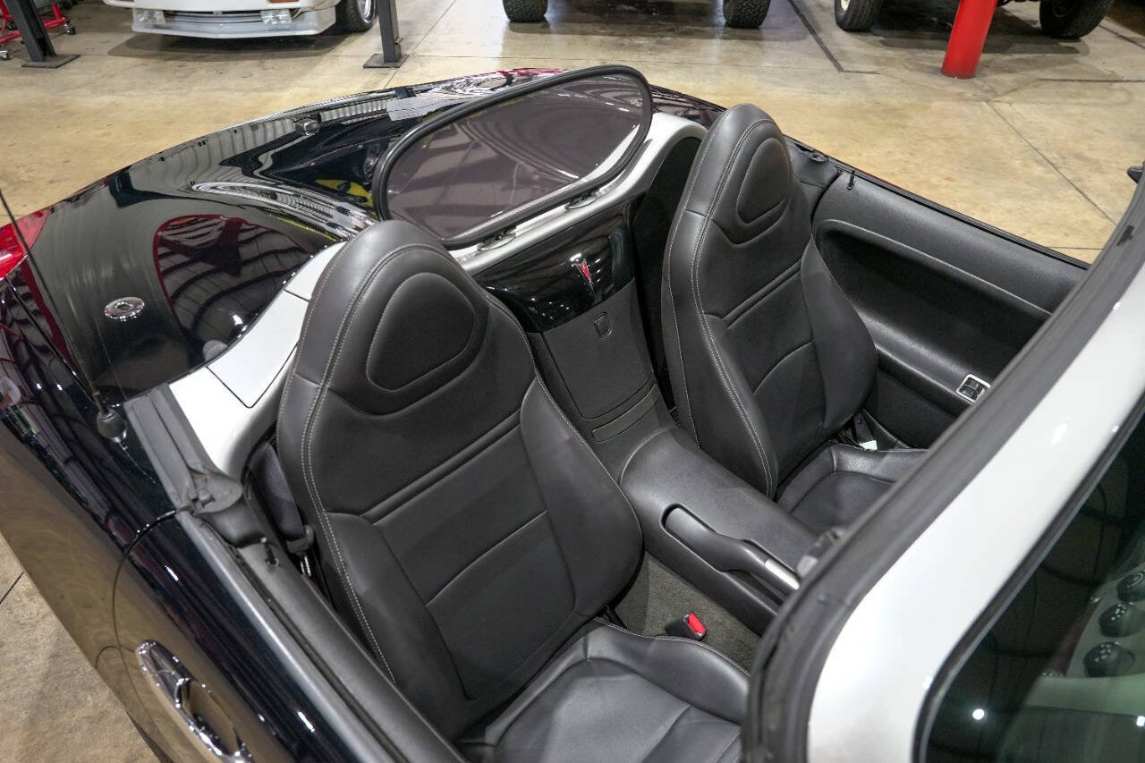 Used 2006 Pontiac Solstice Convertible w/ Premium Package RWD image 18