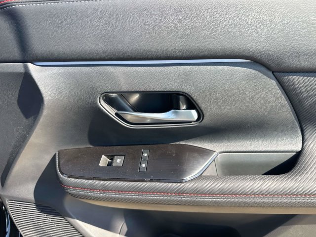 New 2027 Nissan Kicks SR FWD image 17
