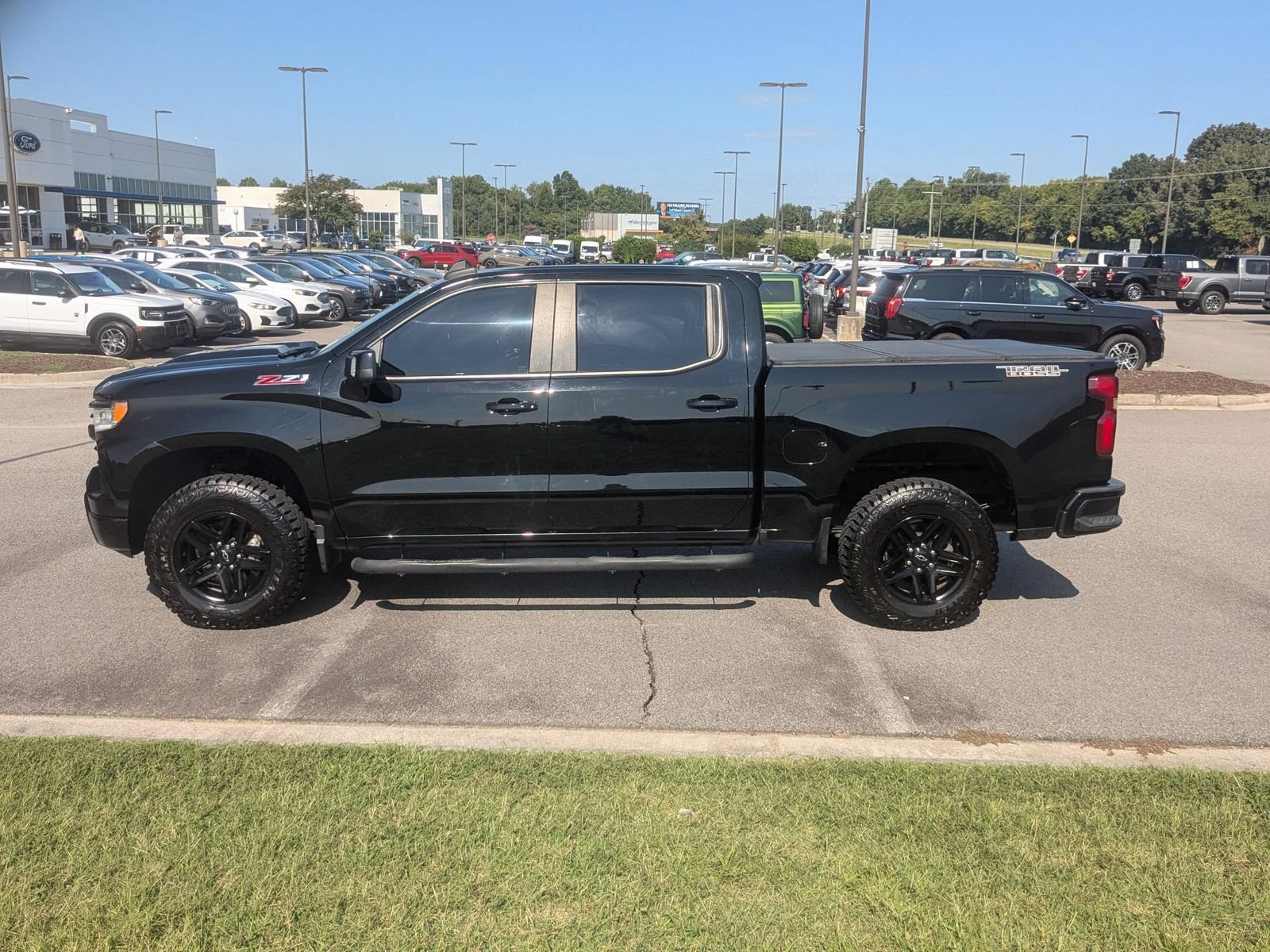 Used 2022 Chevrolet Silverado 1500 LT Trail Boss w/ Convenience Package II AWD/4WD image 6