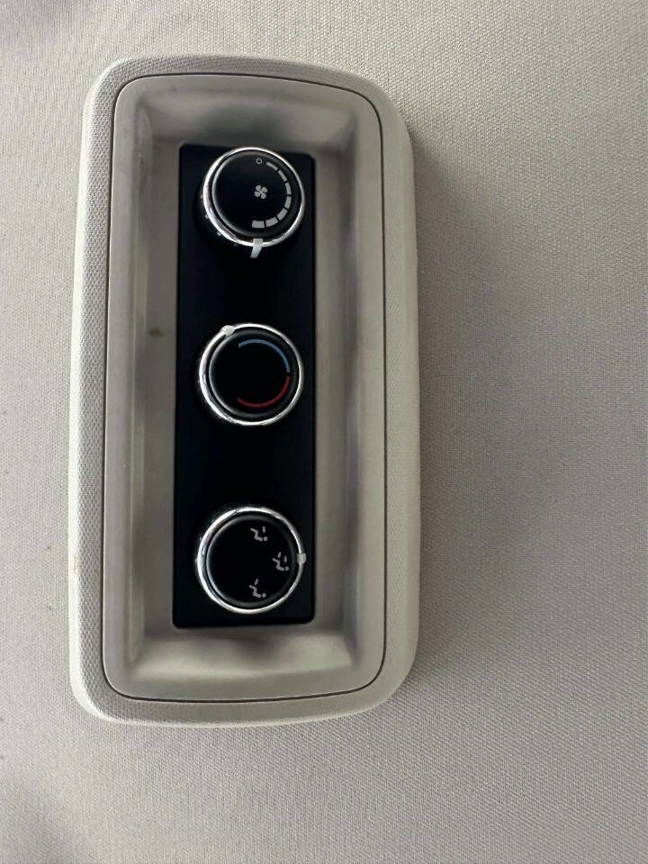 Used 2018 Dodge Journey SXT image 33