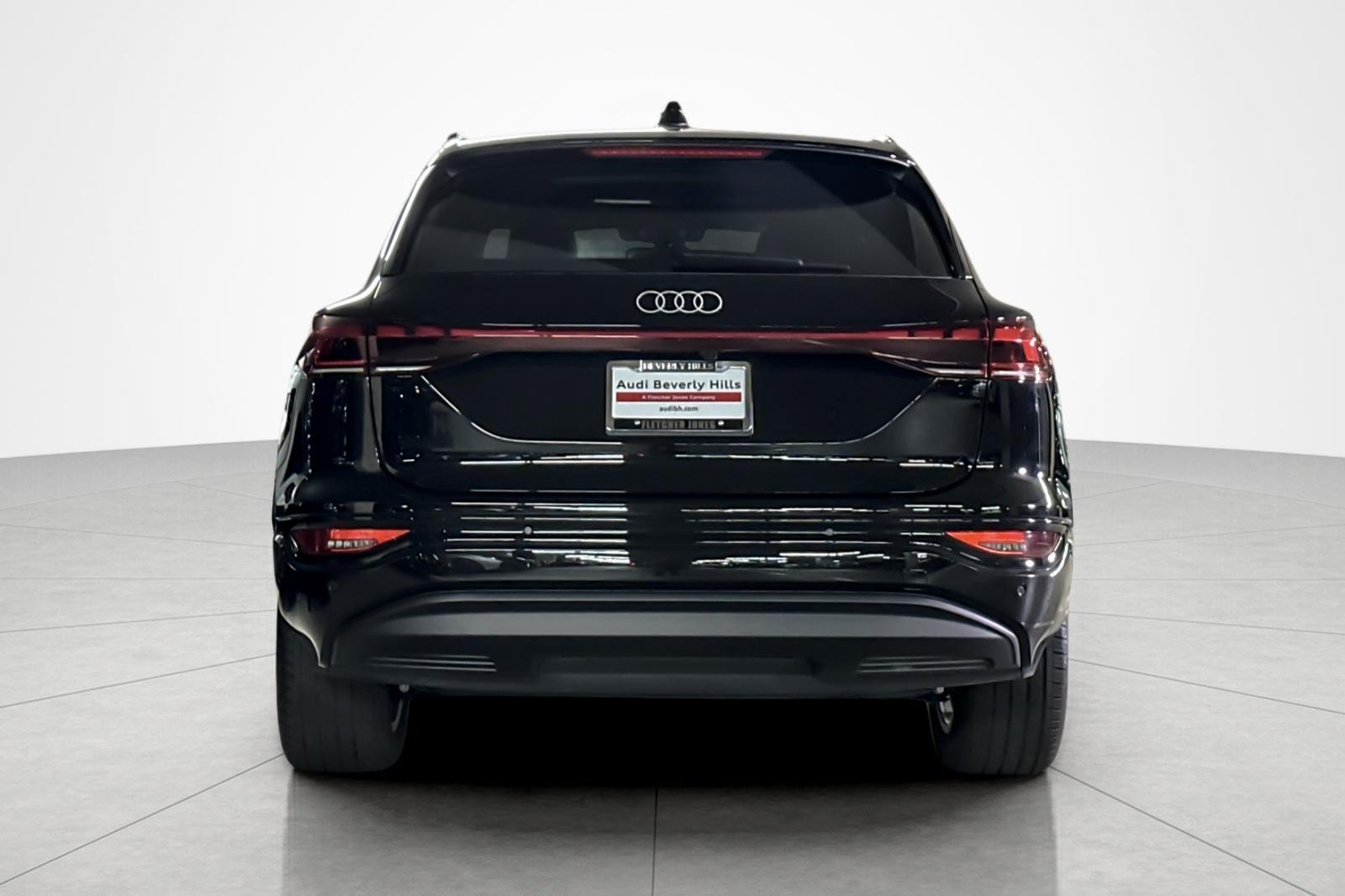 Used 2025 Audi Q6 e-tron Premium w/ Convenience Package RWD image 4