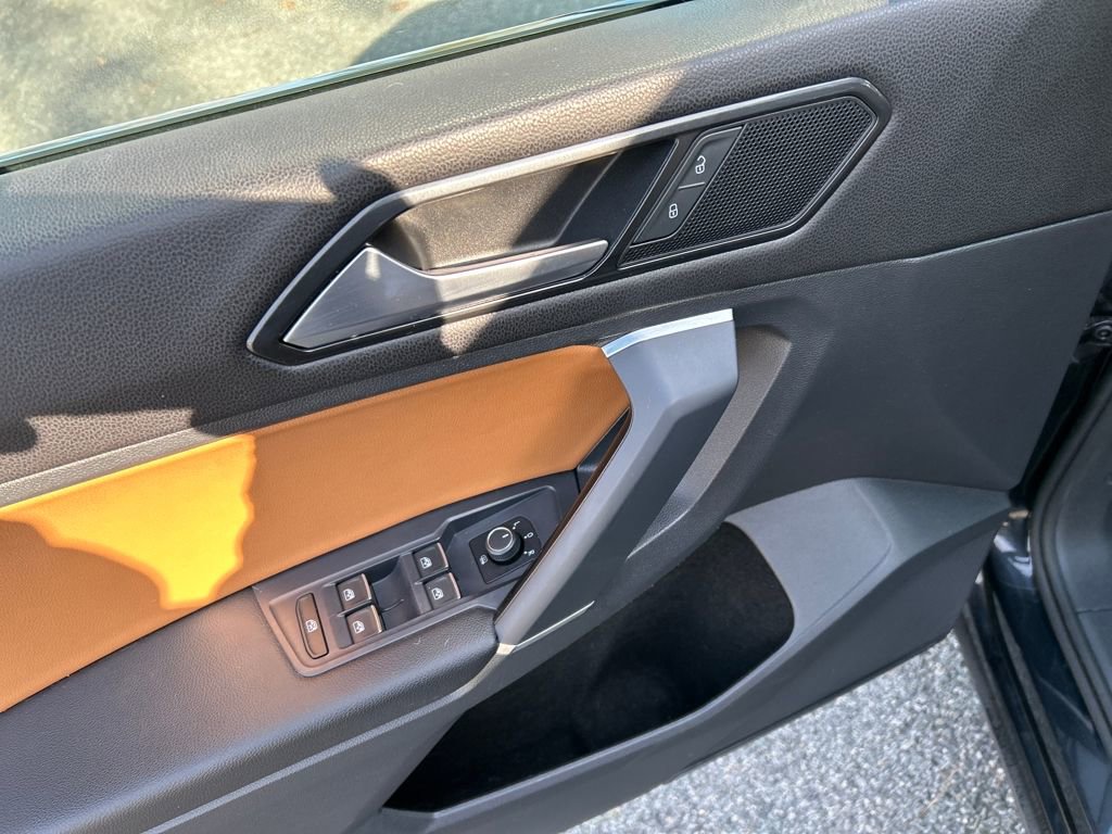 Used 2018 Volkswagen Tiguan SE image 16