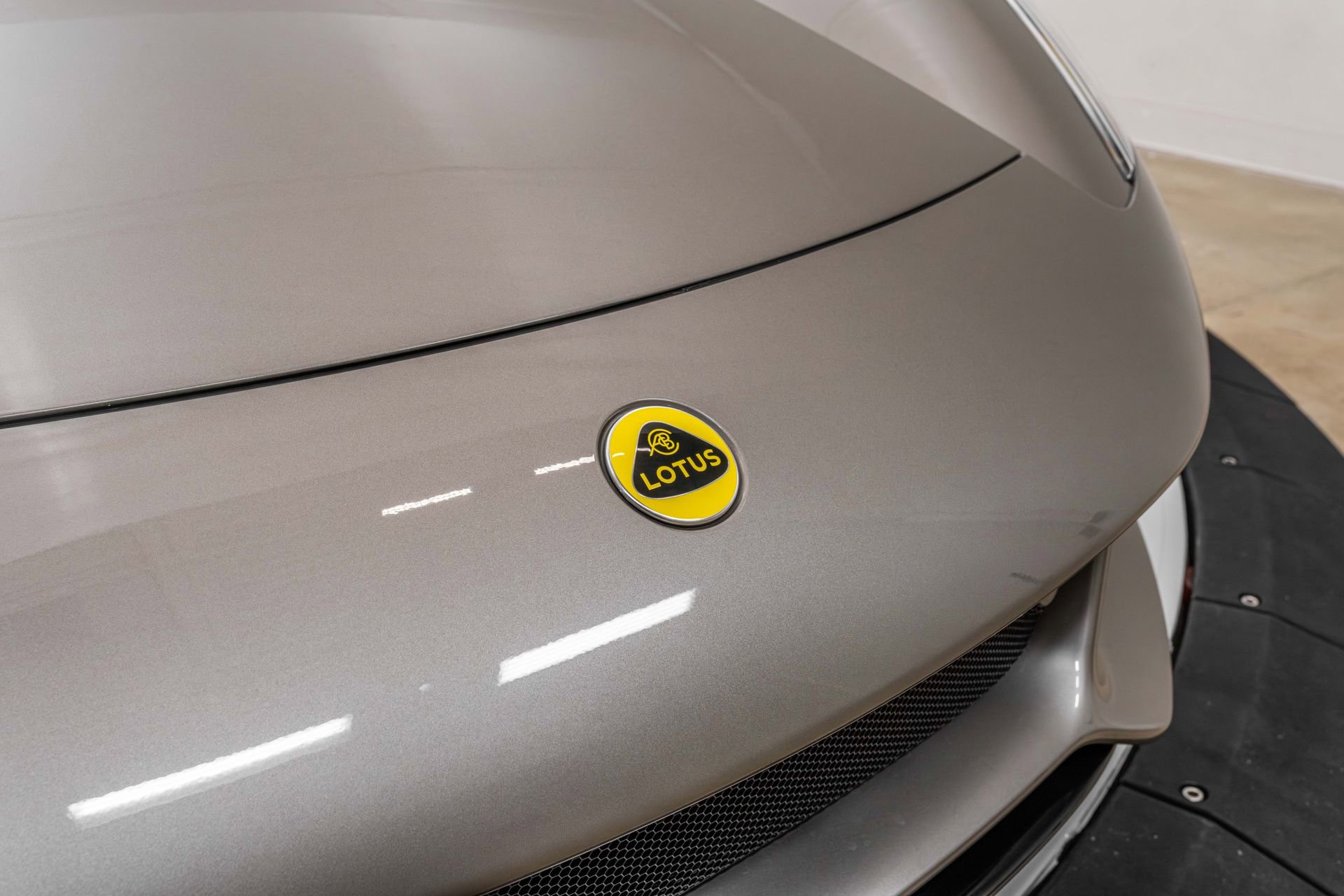 Used 2025 Lotus Emira RWD image 40
