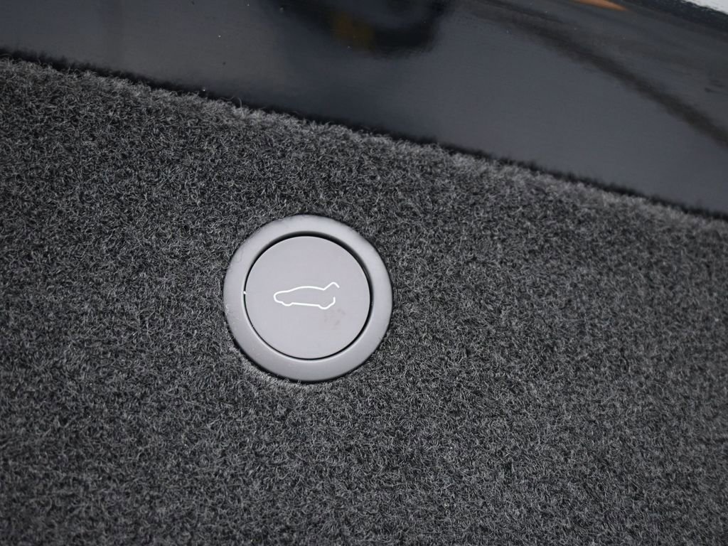 Used 2022 Tesla Model X Plaid image 33