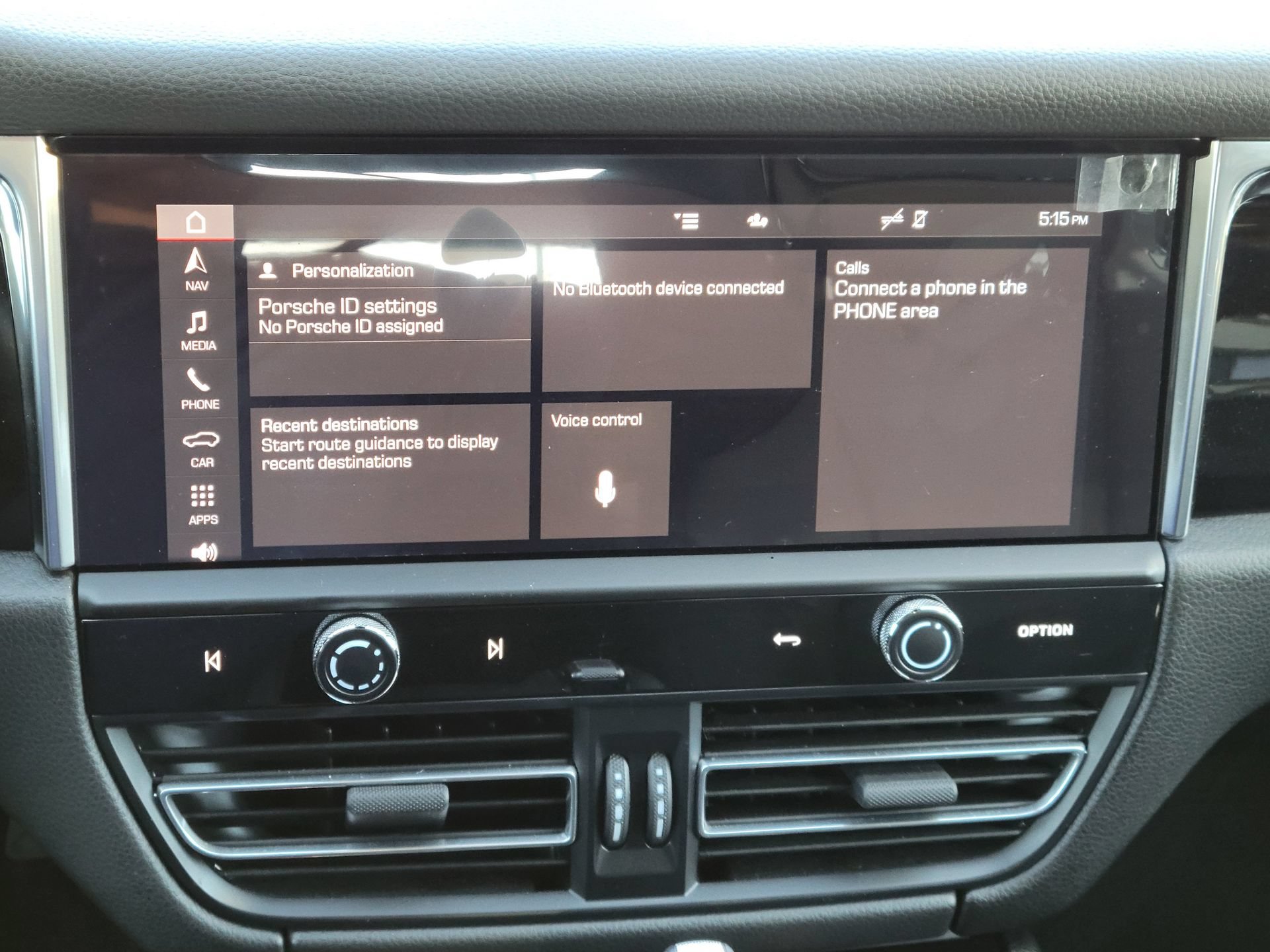 Certified 2024 Porsche Macan AWD/4WD image 17