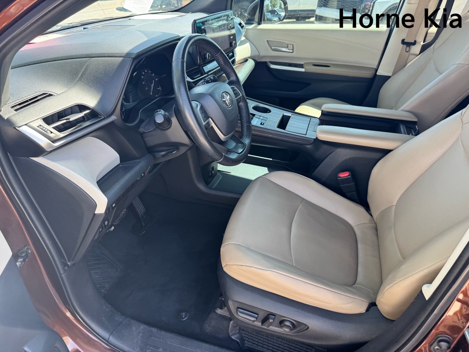 Used 2021 Toyota Sienna XLE FWD image 9