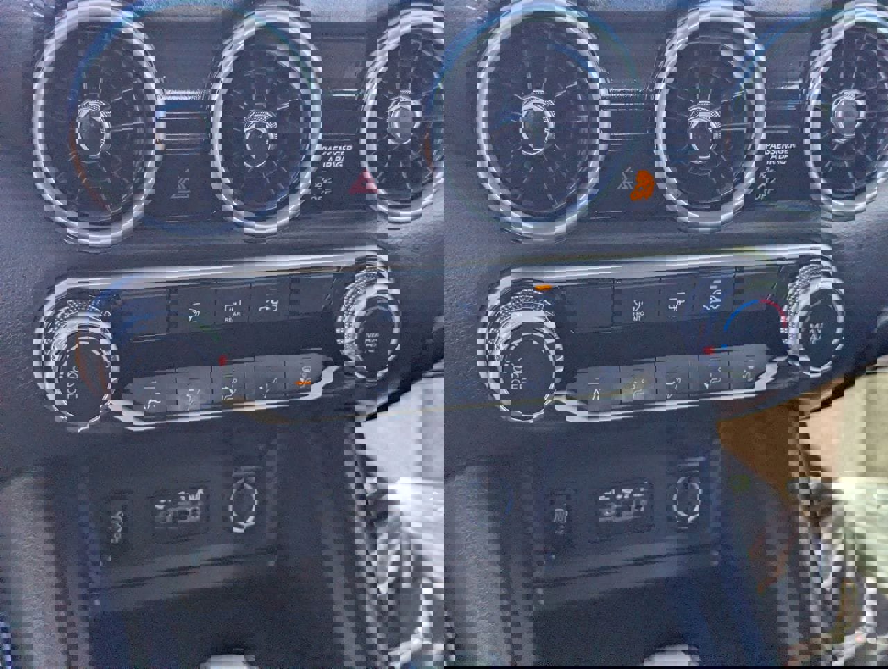 Certified 2025 Nissan Sentra SV image 25