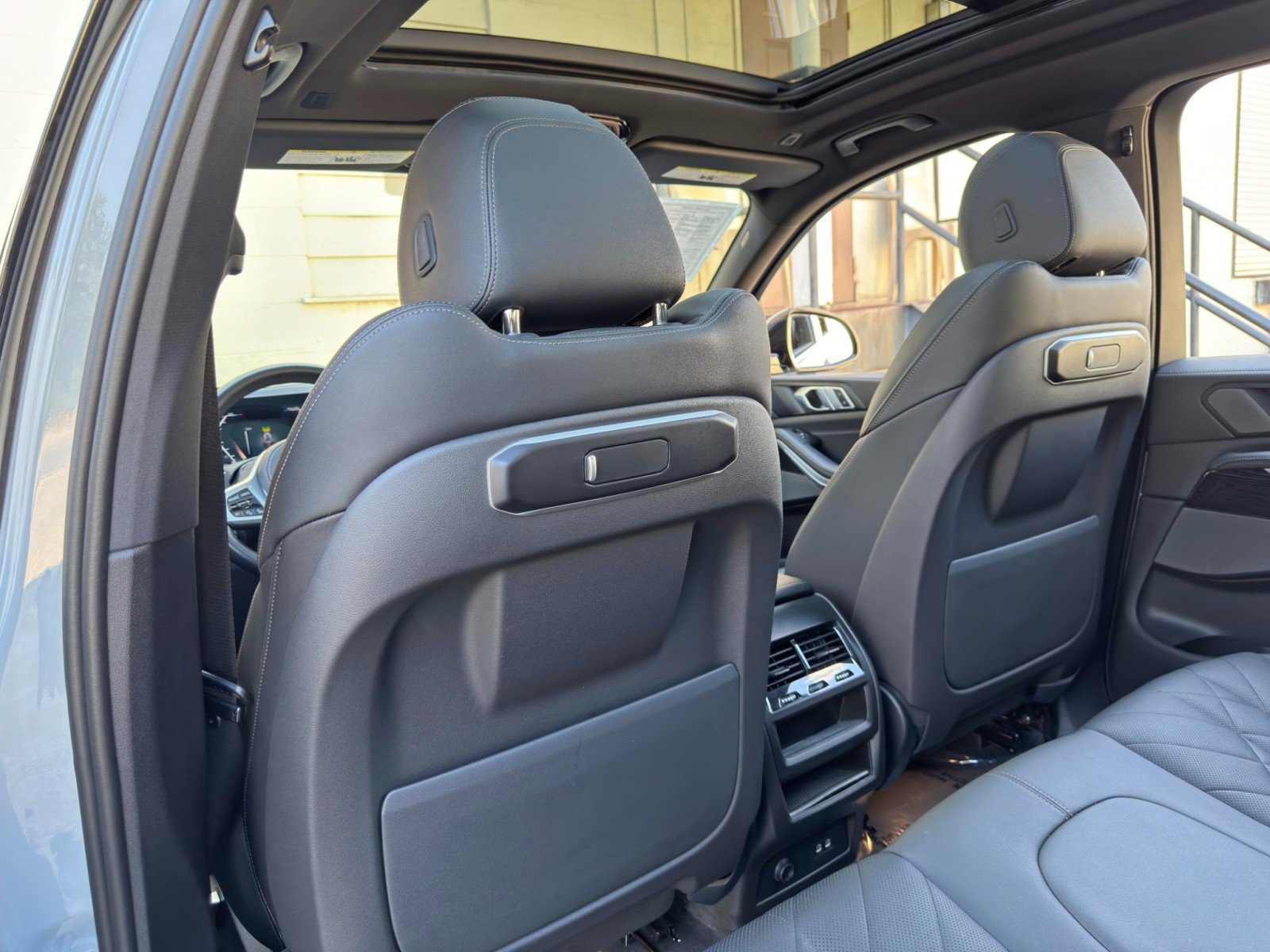 Used 2024 BMW X5 sDrive40i w/ M Sport Package RWD image 41