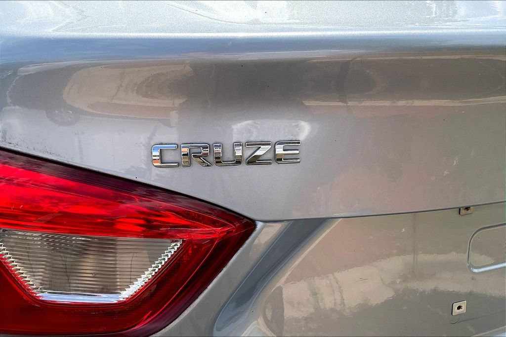 Used 2017 Chevrolet Cruze LS FWD image 35