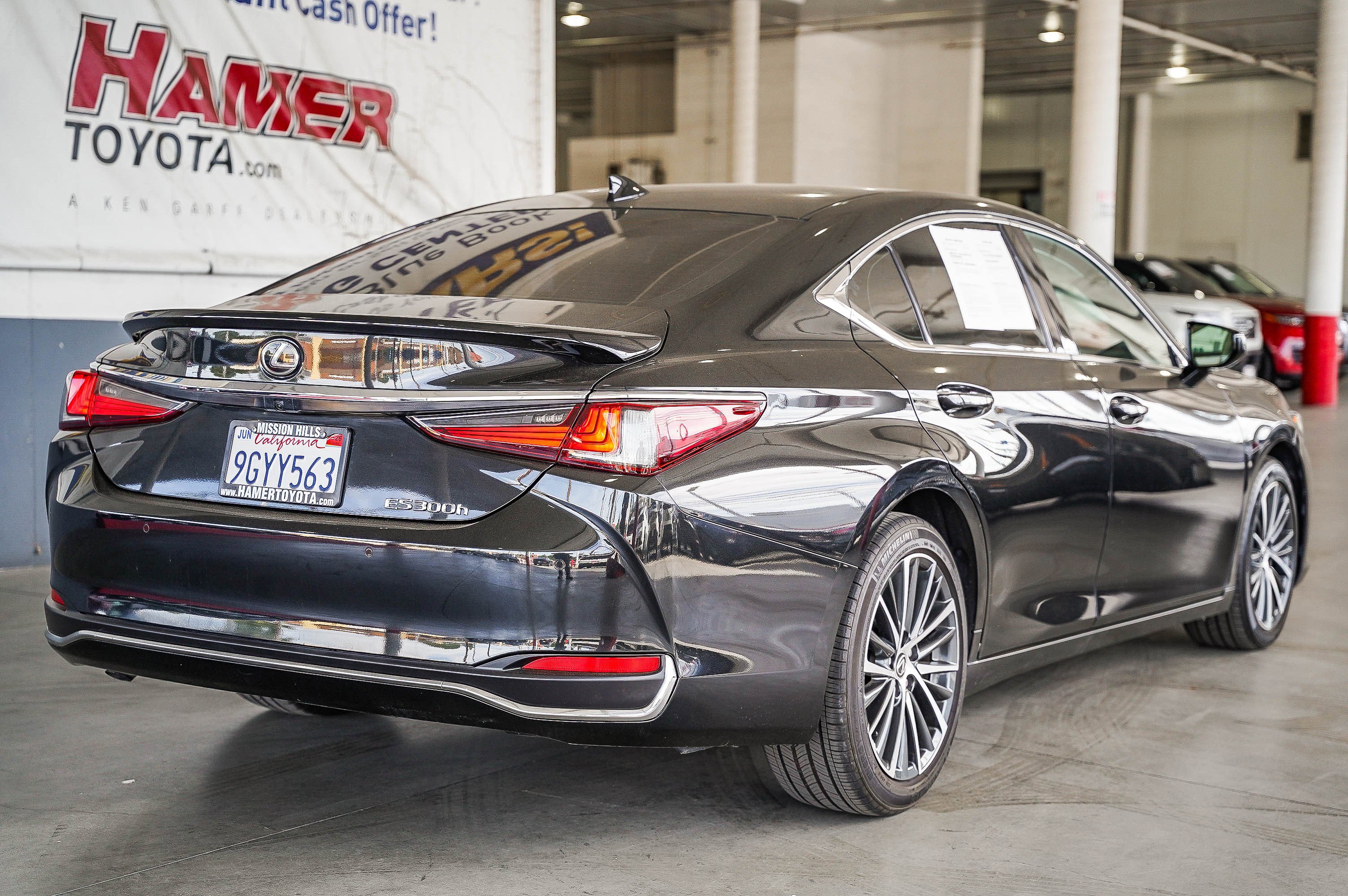 Used 2023 Lexus ES 300h w/ Premium Package image 11