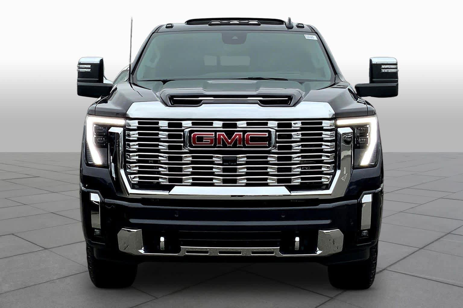Used 2024 GMC Sierra 2500 Denali w/ Denali Reserve Package AWD/4WD image 4
