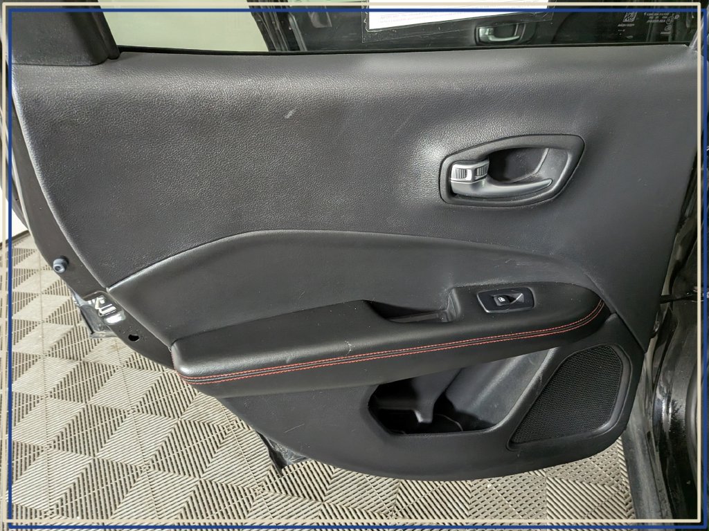 Used 2020 Jeep Compass Trailhawk w/ Leather Interior Group AWD/4WD image 30