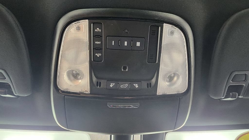 Used 2022 Dodge Durango R/T w/ Blacktop Package AWD/4WD image 32