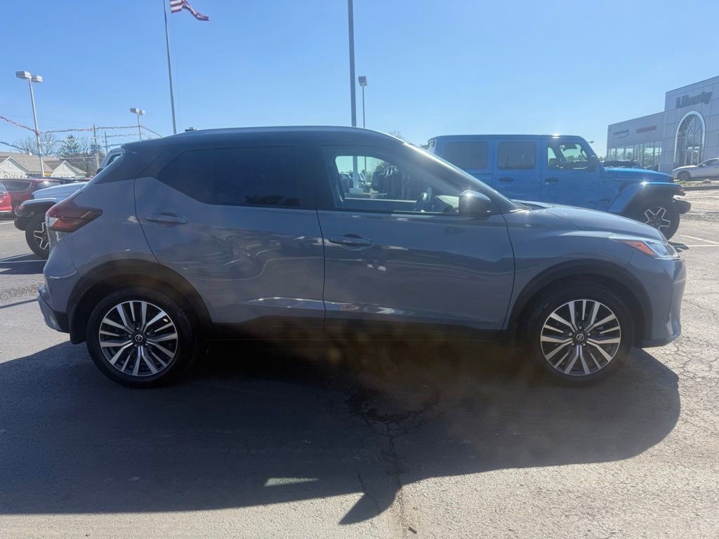 Used 2021 Nissan Kicks SV image 2