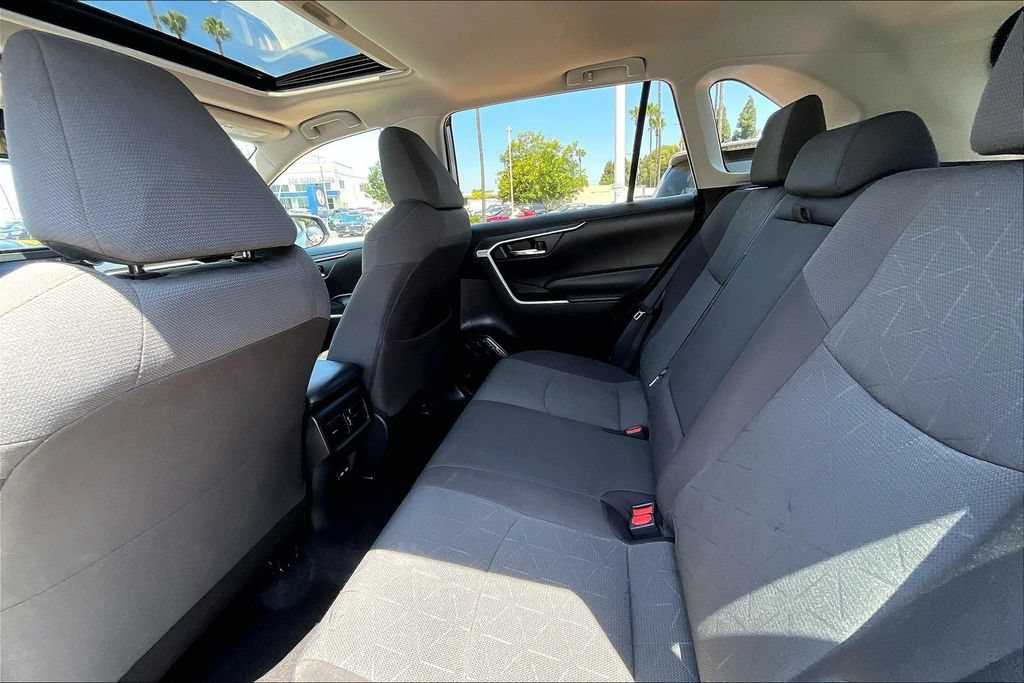 Used 2022 Toyota RAV4 XLE w/ Convenience Package FWD image 16