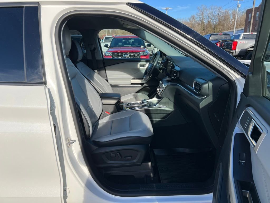 Used 2021 Ford Explorer XLT w/ Equipment Group 202A image 22