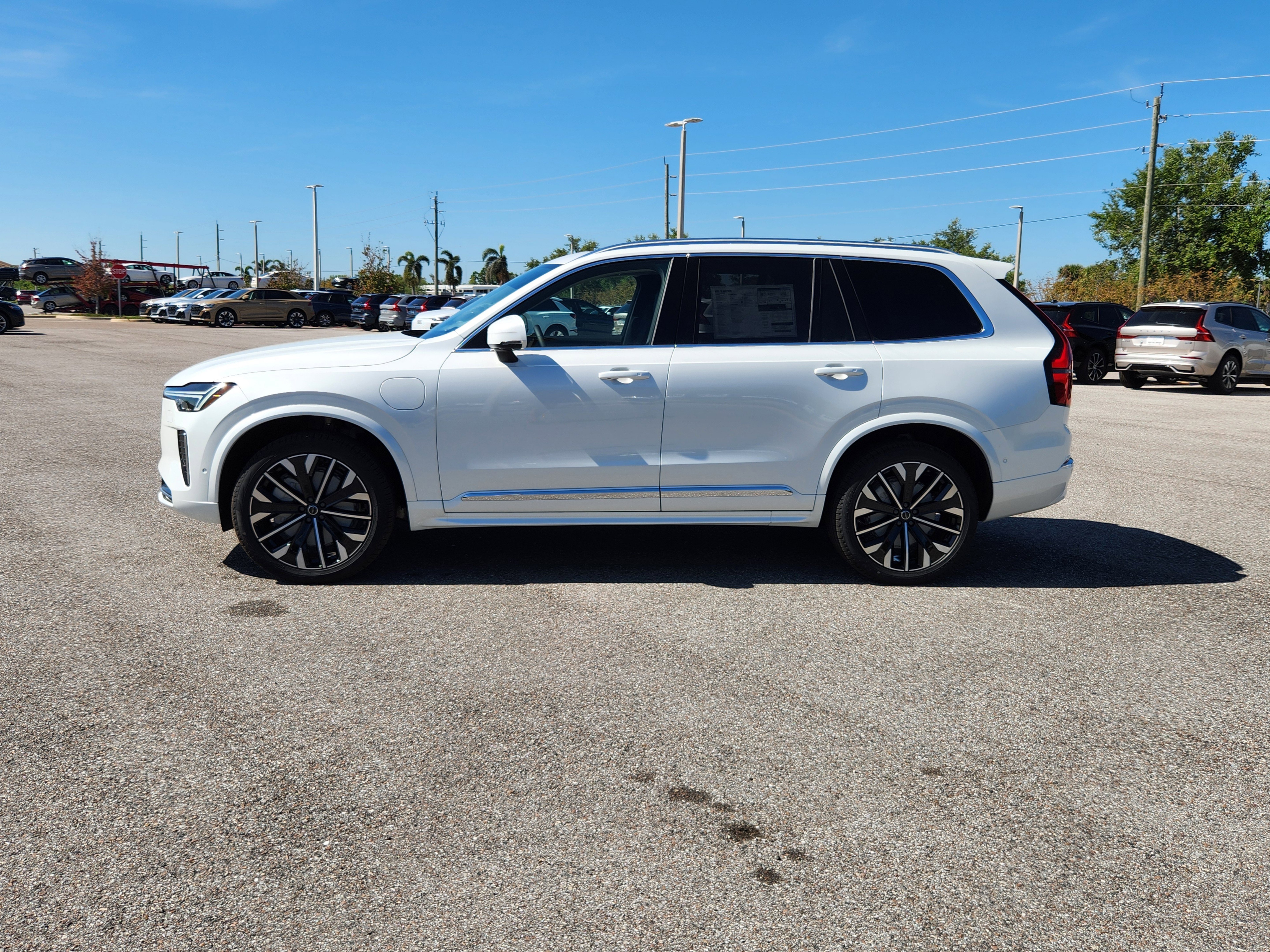 New 2025 Volvo XC90 T8 Plus w/ Protection Package image 4