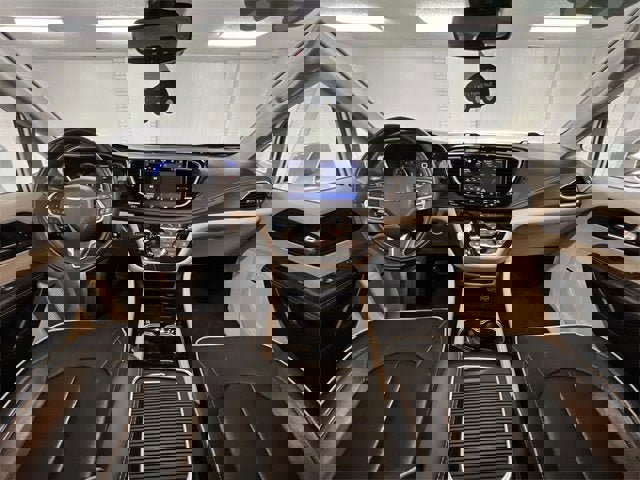 Used 2022 Chrysler Pacifica Limited image 21