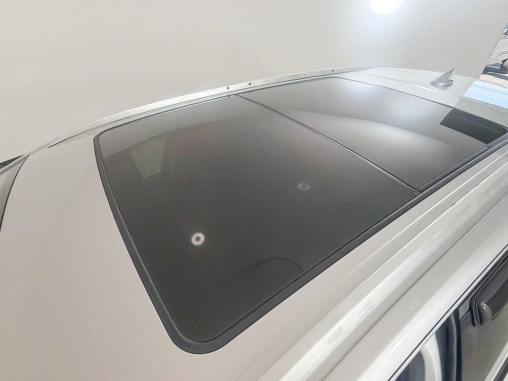 Used 2019 Buick Envision Essence FWD image 18