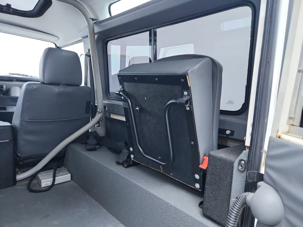 Used 1997 Land Rover Defender 90 image 28