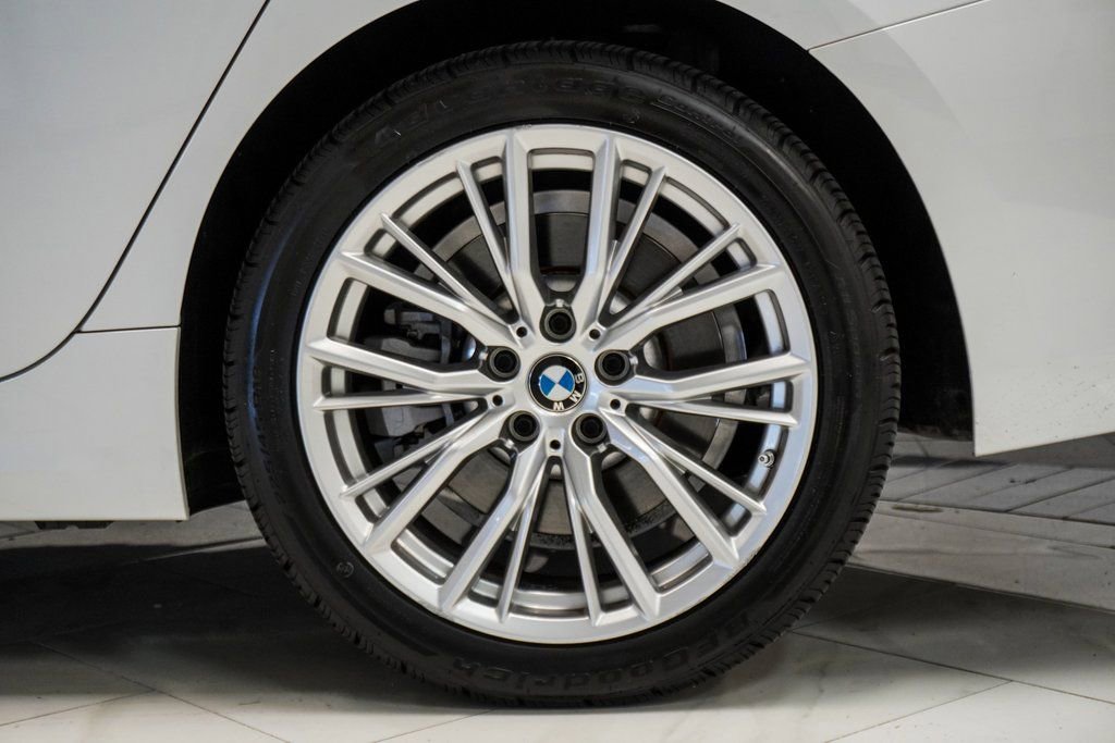 Used 2024 BMW 330i xDrive Sedan AWD/4WD image 11