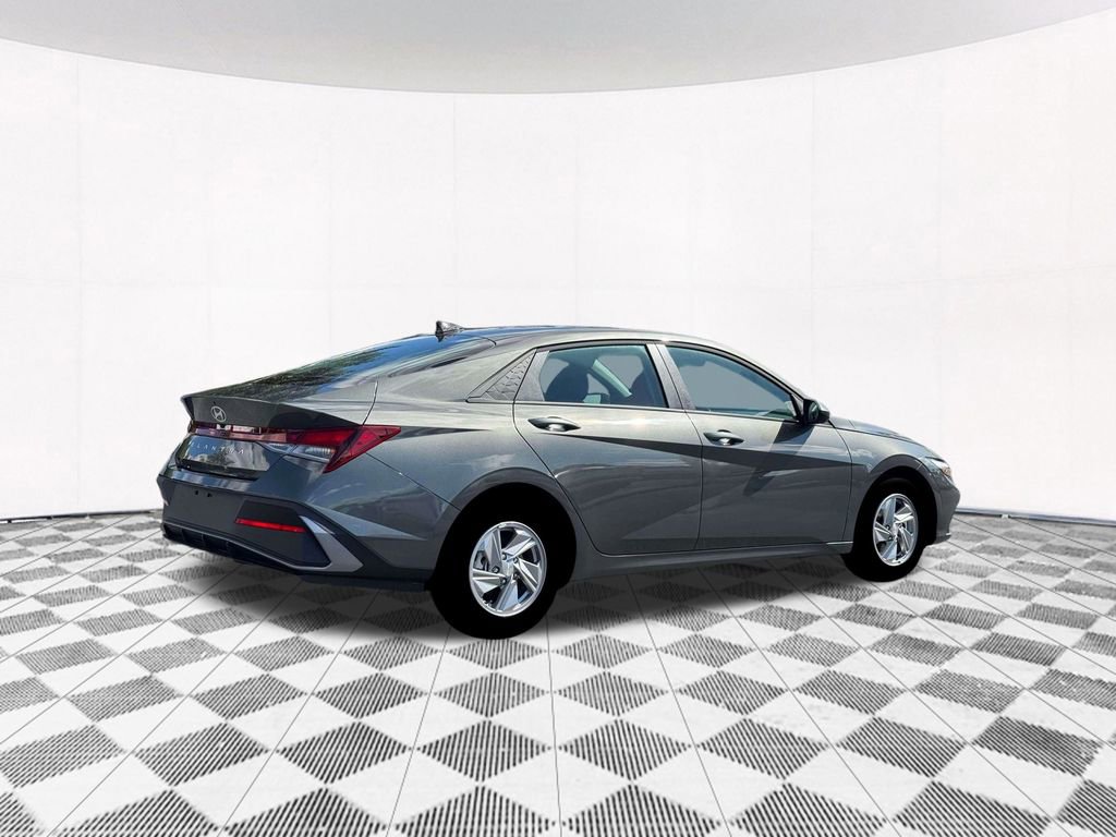 New 2026 Hyundai Elantra SE image 13
