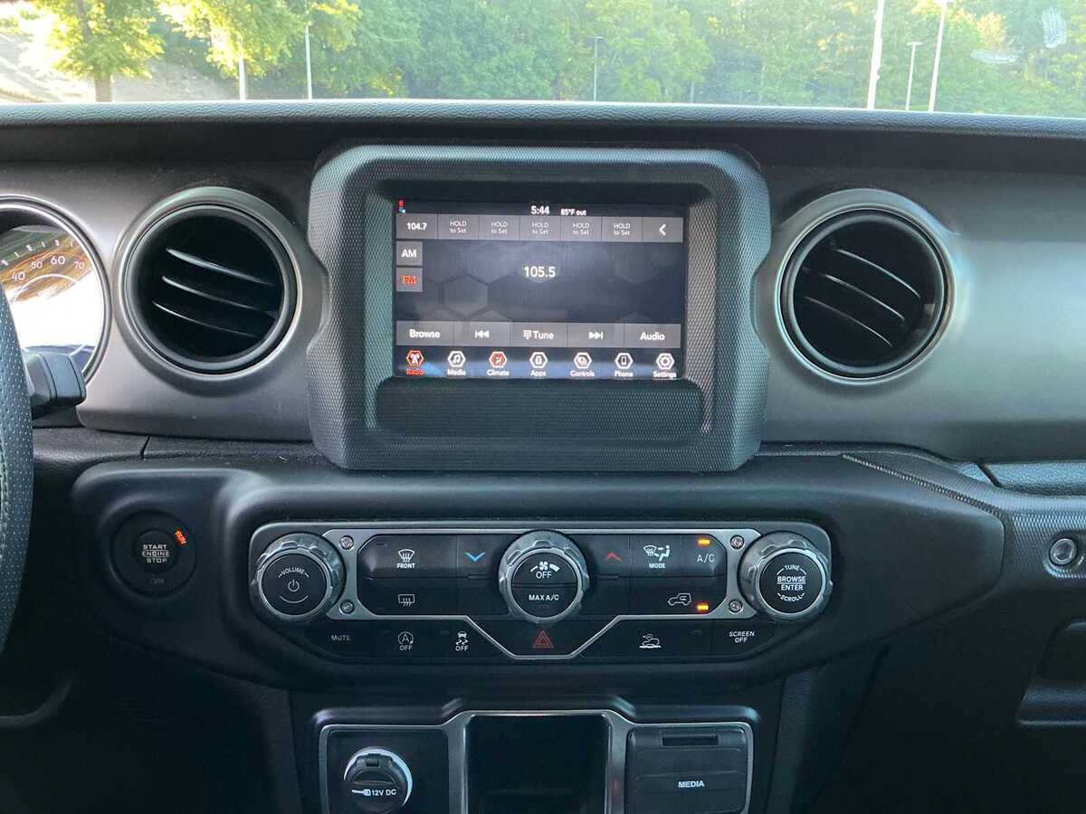 Used 2022 Jeep Wrangler Sport AWD/4WD image 17